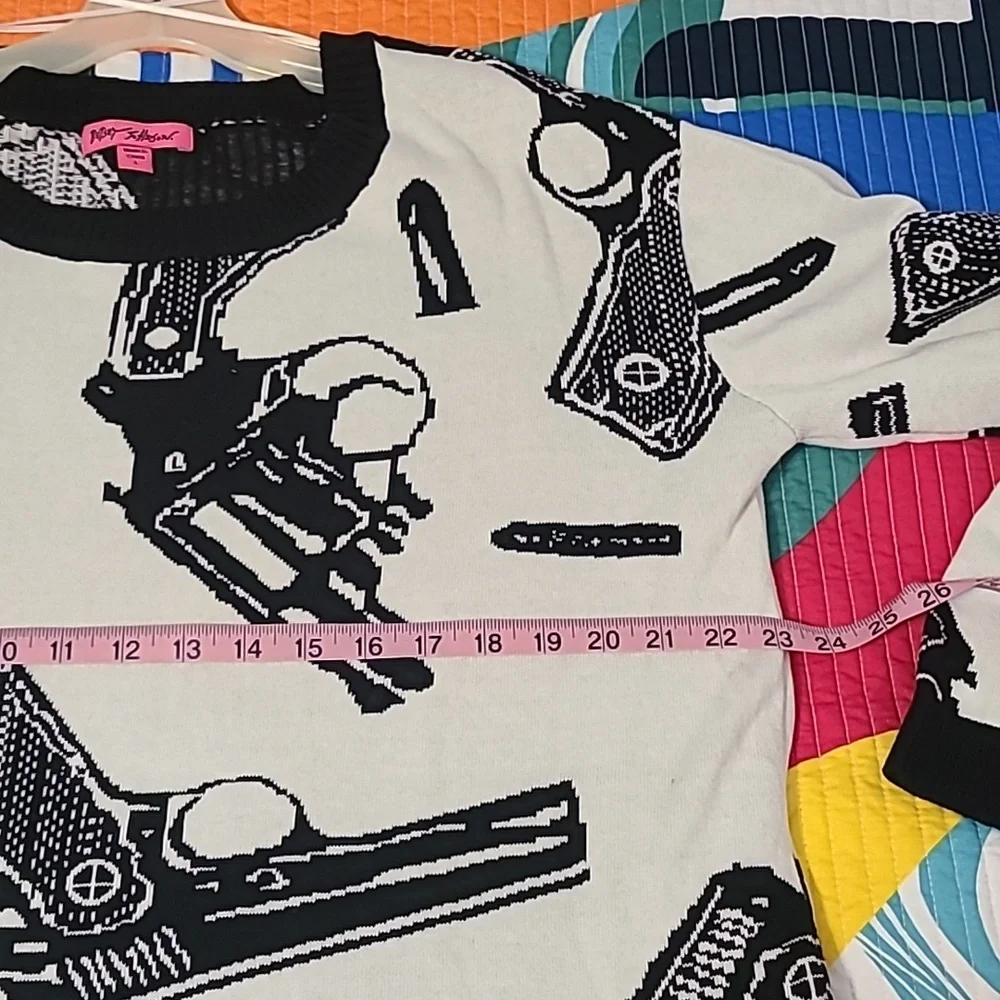 THE Bestsey Johnson Gun Sweater - Picture 3 of 8